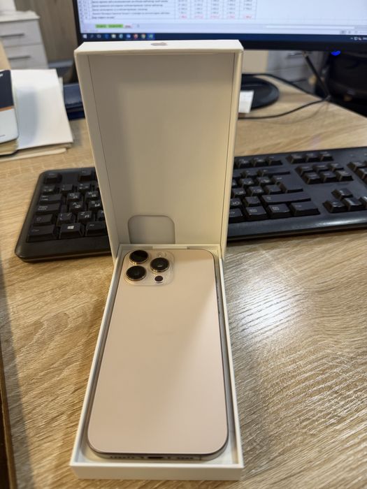 Iphone 16 pro max 256 gb batareya 93% xolati zur ideal 1 ta sim 1 esim