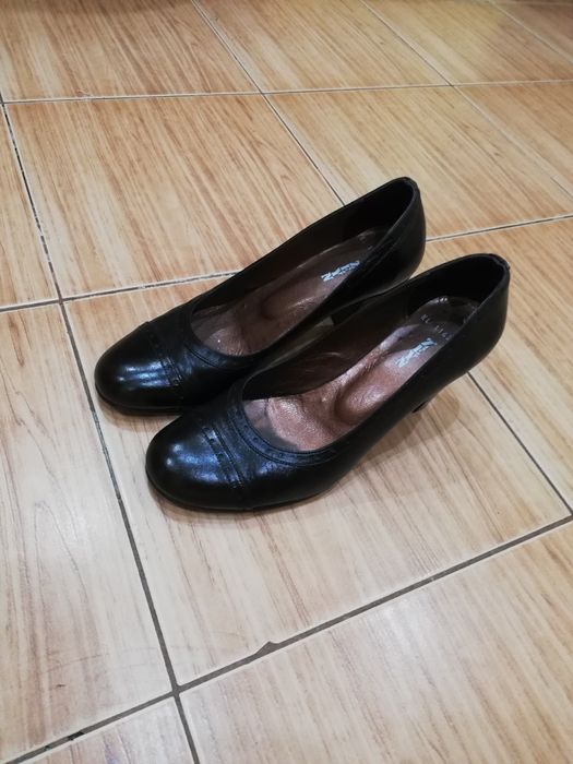 Pantofi de piele cu toc, mărimea 40
