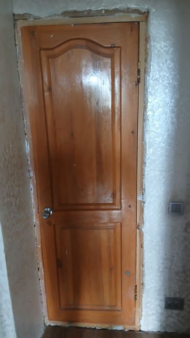 Двери деревянные 7 штук