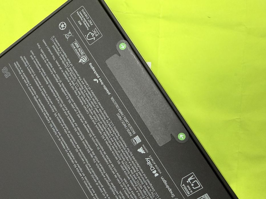 НЕРАЗПЕЧАТАН 512GB Motorola razr Fold 5G Yettel Гаранция 2029 Pantone Blackened Blue