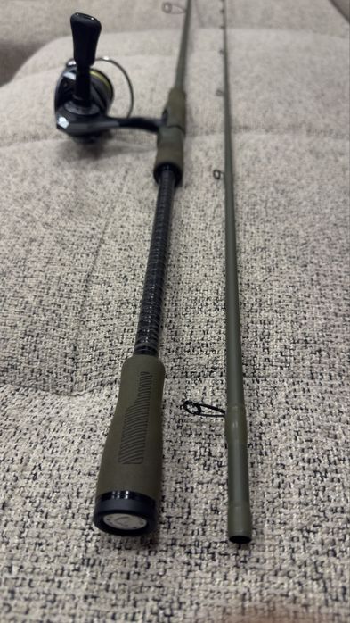 Combo spinning lanseta Savage Gear SG4 Medium Game 2.51 cm 12-35gr FAST si mulineta Savage Gear SG4 3000H FD