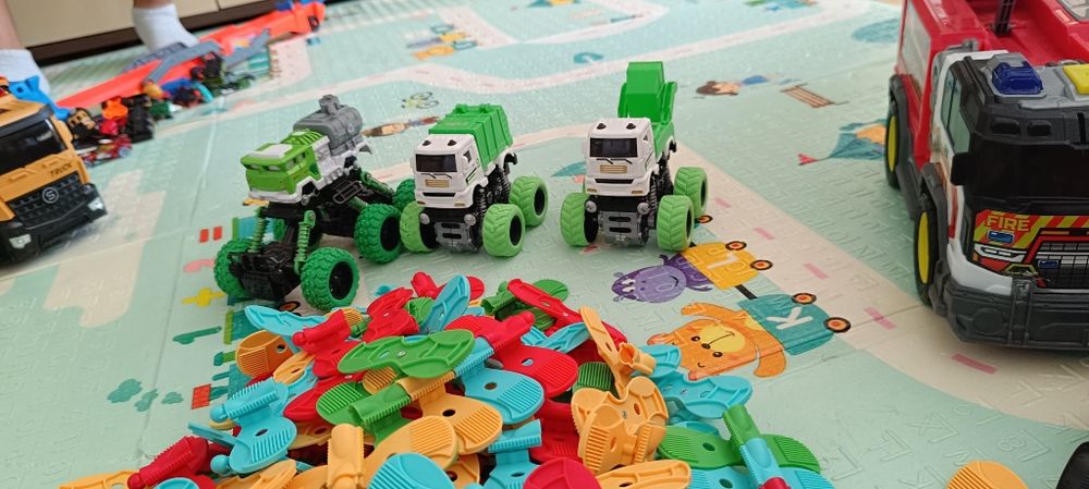 Лот играчки за момче