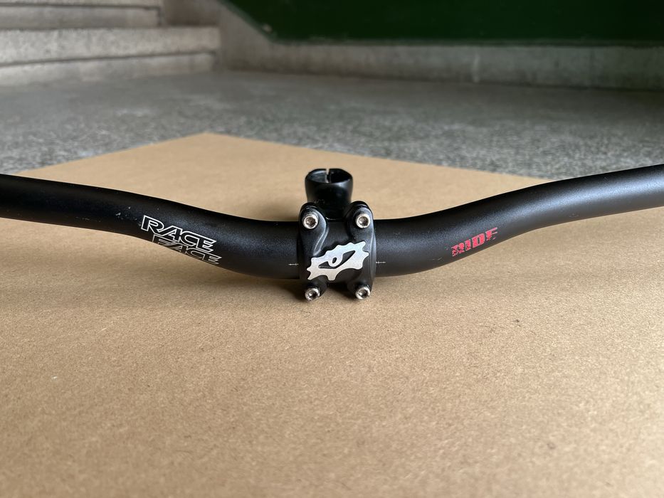 Кормило RaceFace, лапа RaceFace Ride