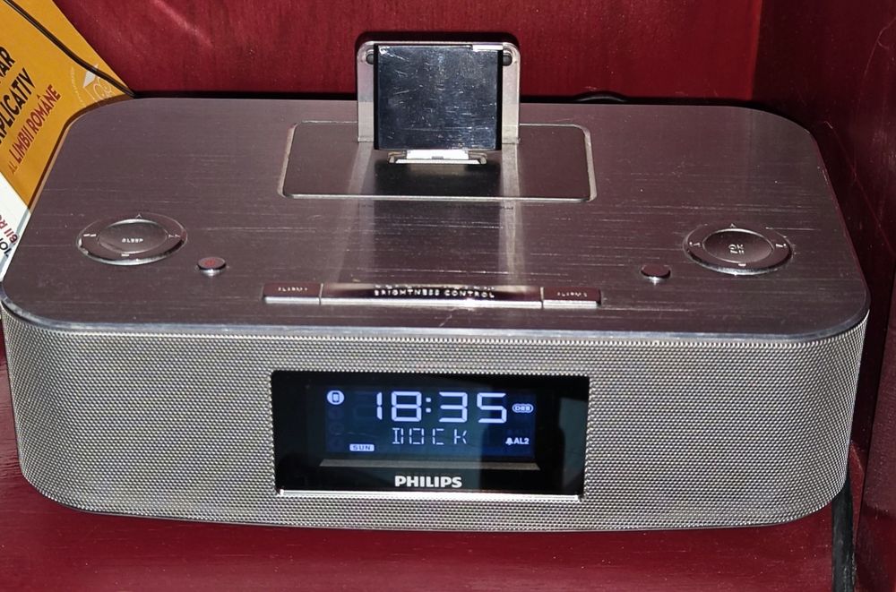 Vând Philips DC 291 cu Radio Bt și ceas