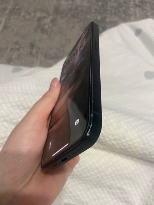 Продам айфон 13