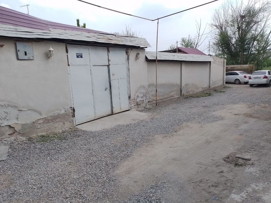 Sirochna sotiladi Eshonguzar o'ra tepa maxallada