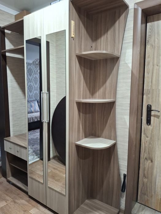 Шкаф для прихожей б/у