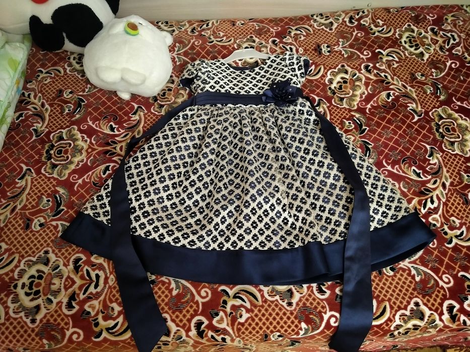 Продается итальянское шикарное платье