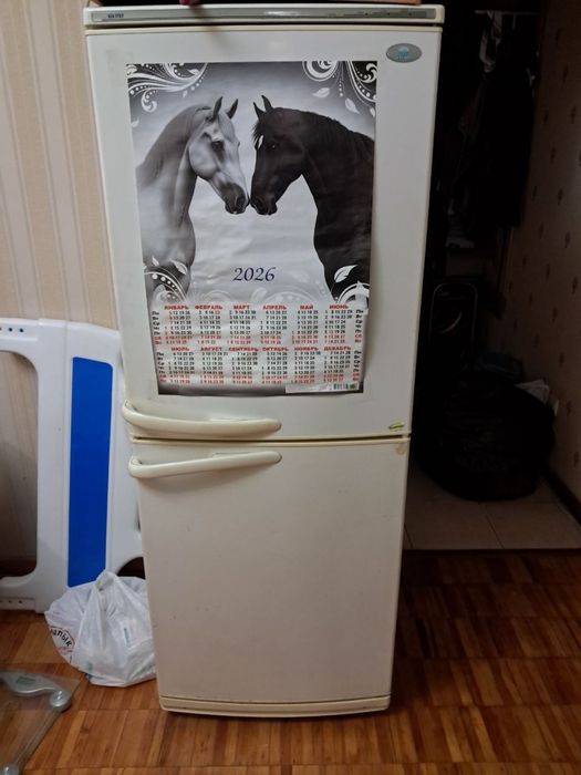Продается б/у холодильник Атлант