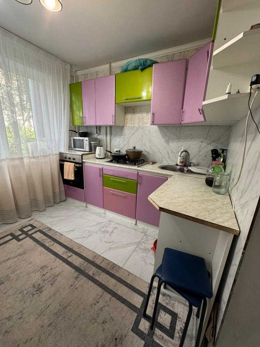 Продам  4 ком в 19 мкр