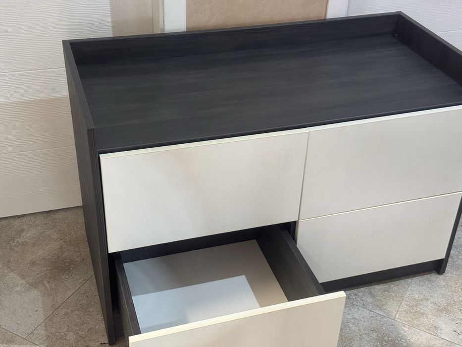 Шкаф с 4-ри пуш-пул чекмеджета