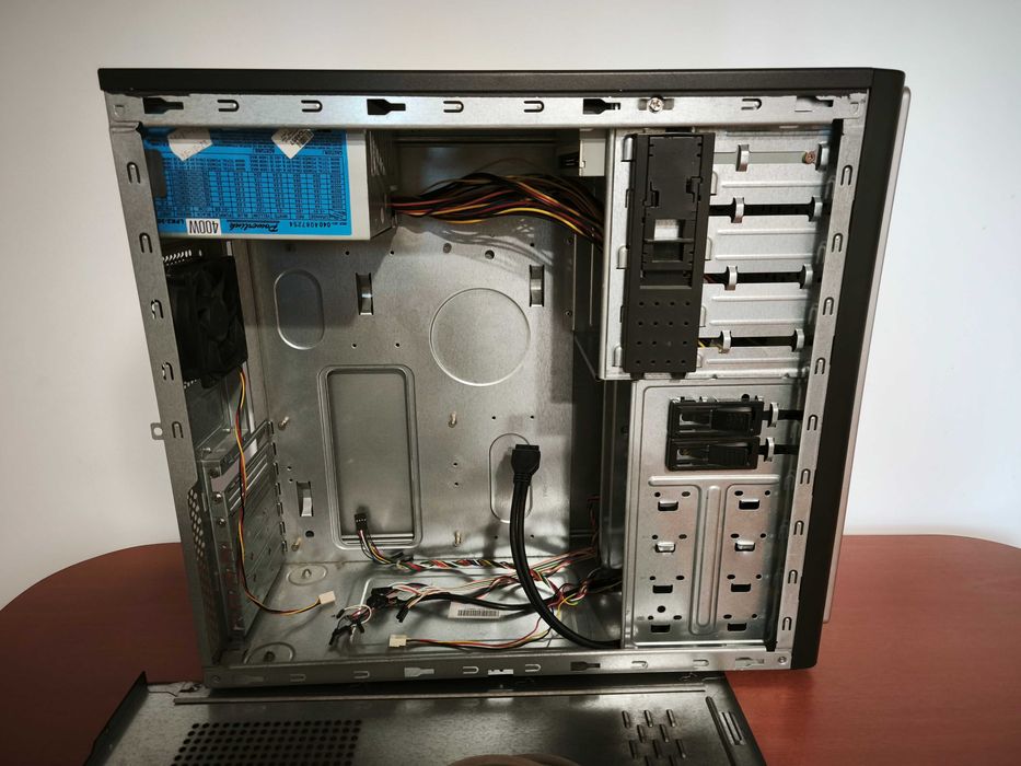 Carcasa PC ATX cu sursa USB 3.0