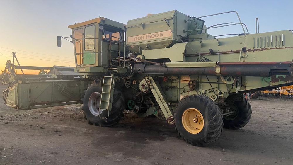 Комбайн ДОН 1500