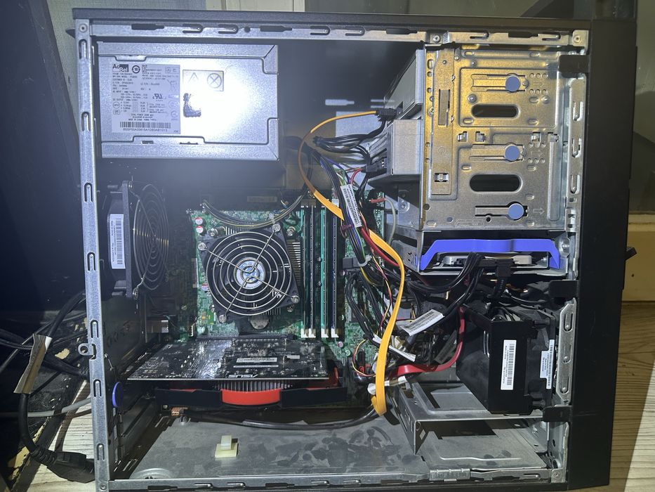 Компютър Lenovo + монитор Dell 24”