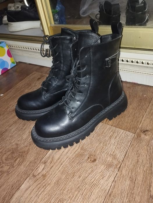 Ботинка   5000тг