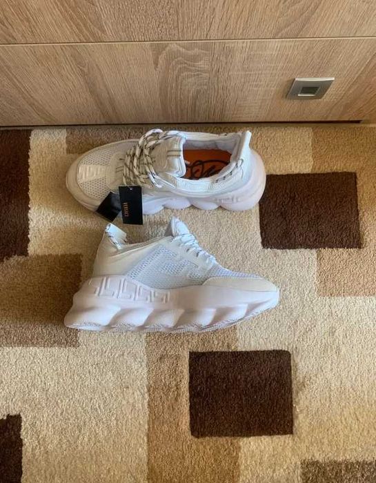 Versace chain reaction