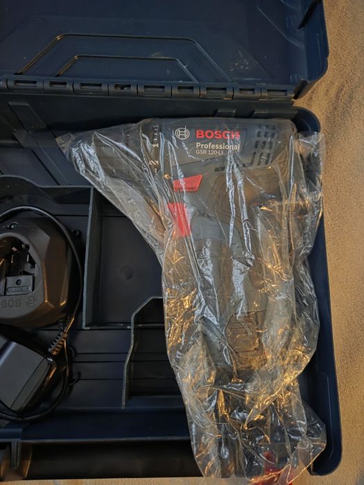 Bormașină Bosch nouă.