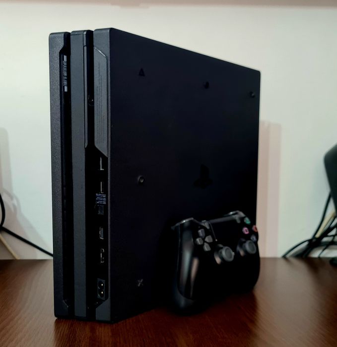 Ps4 Pro 1TB ultimul model  cu 1  controller original si toate accesoriile plus 1 joc Fifa