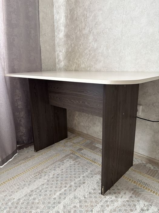 Продам стол кухонный