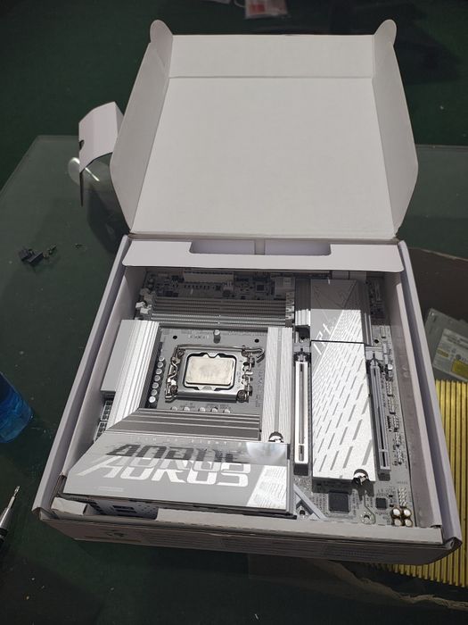 Kit i5 245kf cu 32gb ddr5 si b860m