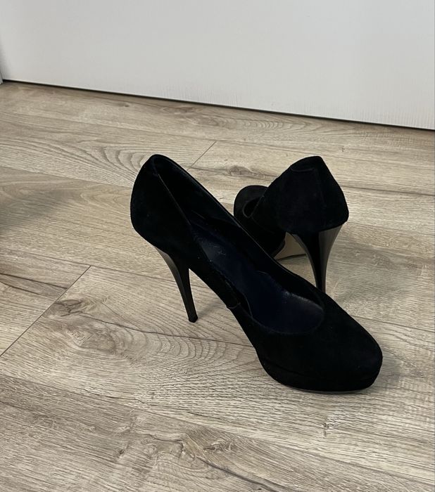 Vand pantofi cu toc de ocazie