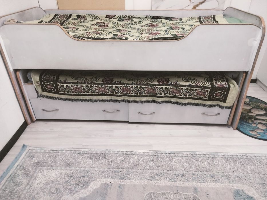 Двухъярусная кровать