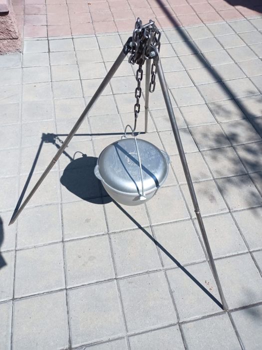 Казан с треногой