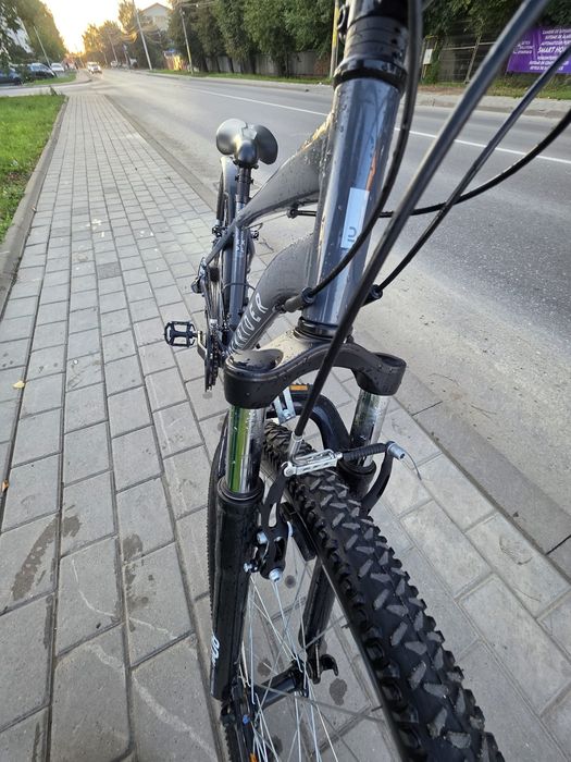 Vând bicicleta .
