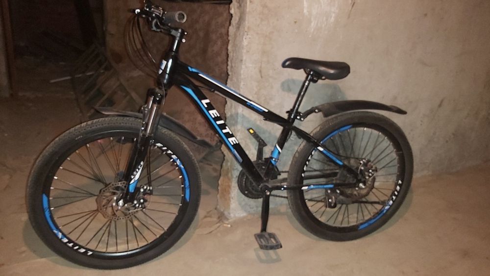 Продам велосипед в подарок самокат.