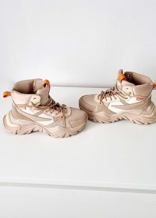 Високи сникърси Fila