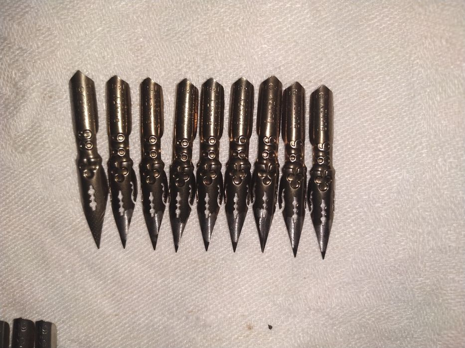 Перья для чернил.