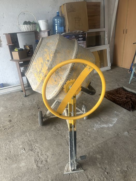Продам бетонамешалка бу