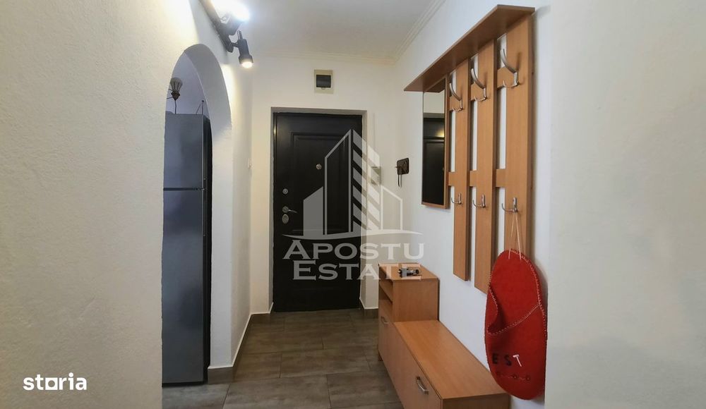 Apartament 2 camere la parter, zona centrala.