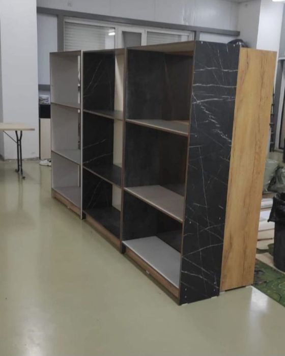 Продам витрины полки стеллажи