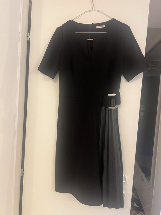 Rochie neagra birou