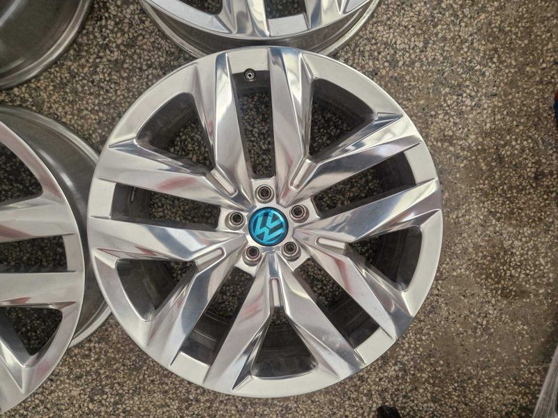 Оригинални джанти за
VW Tuareg lll R20/CR  в топ състояние