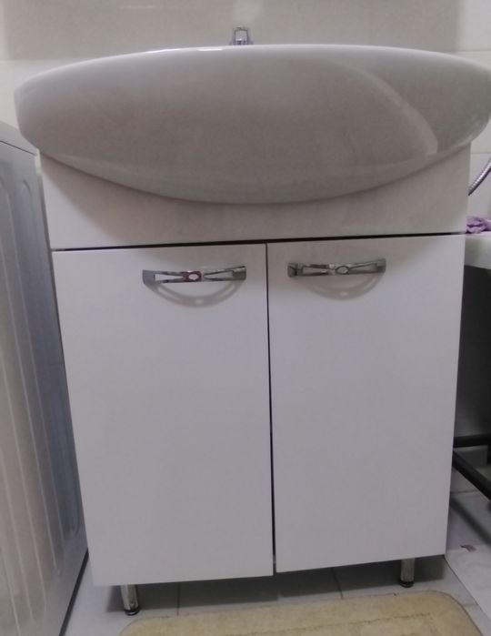 Тумка и шкаф в ванную