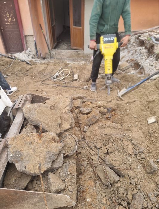 Demolari•CASE•Decopertari Gresie Faianta•Taiari beton•transport moloz