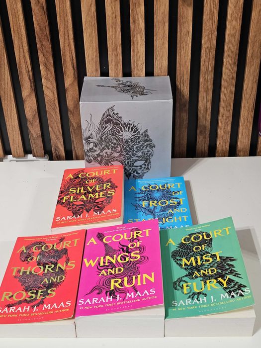 Acotar  5 carti set complet  in engleza A Court of Thorns and Roses