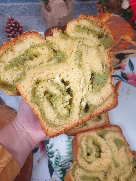 Cozonac de casa cu fistic , nuca sau de post