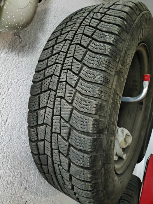 Продавам джанти 15 от фостваген  със зимни гуми