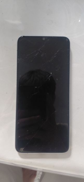 Продаю этот телфон буу