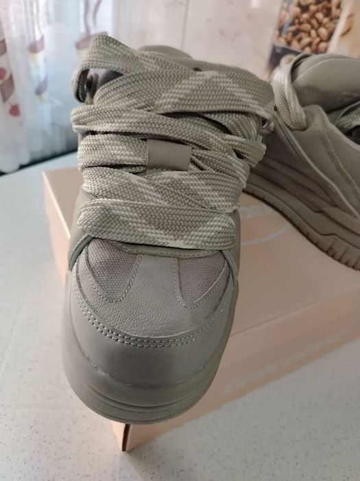 Adidași Bershka mărime 40