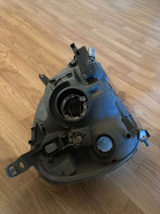 Фар за Тойта Ярис феислифт 2004