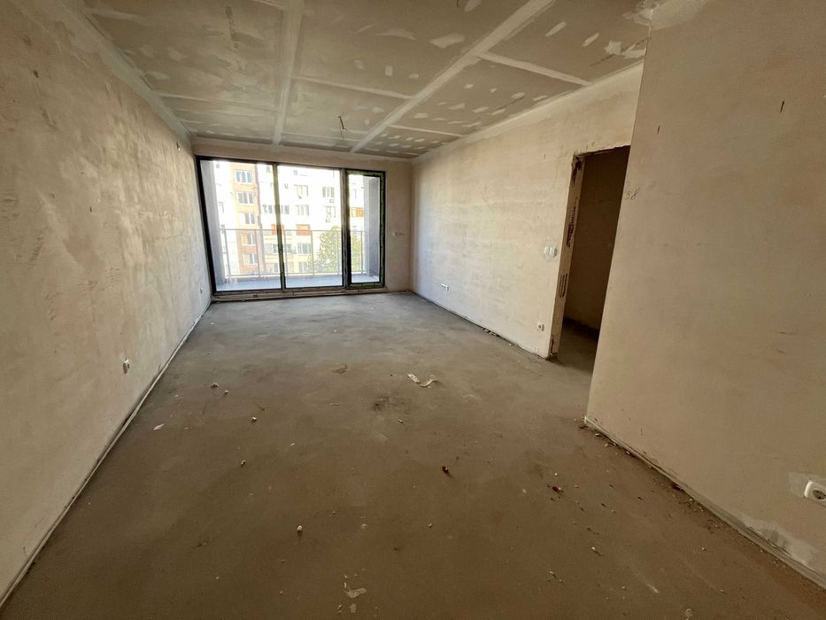 Продава се Тристаен апартамент в Казанлък - 117 кв.м за 1351 €/кв.м - Снимка #1