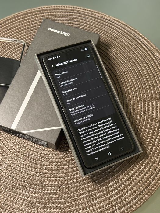 Samsung Galaxy Z flip 7 Black 256 Garantie | 12 GB Ram la cutie + husa