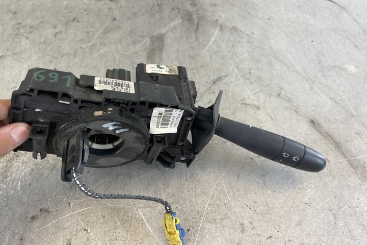 Maneta stergatoare parbriz 8200375336 Dacia Logan prima generatie