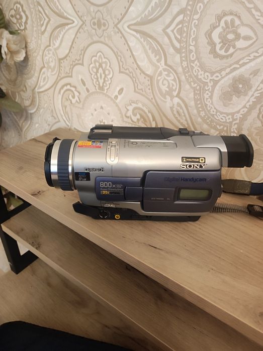 Видиокамера  soni в хорошем состоянии давно не пользовался с сумкой