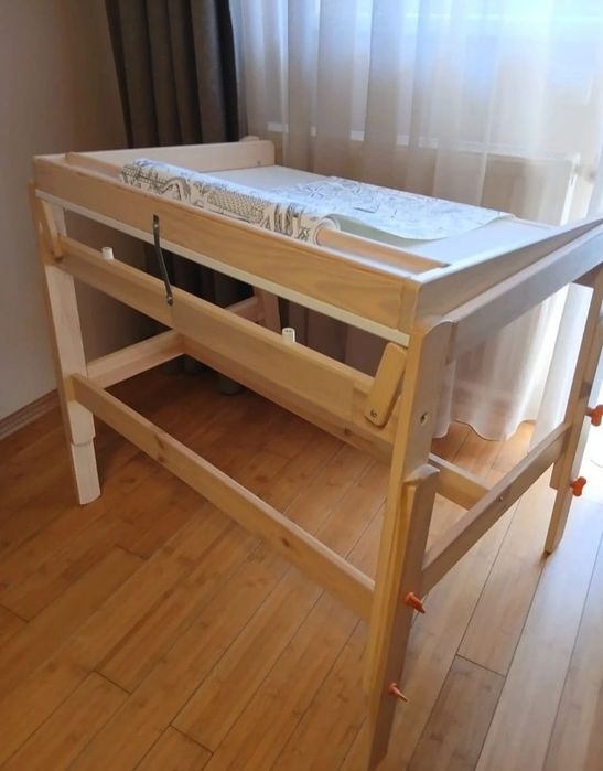 Birou reglabil pe inaltime  Ikea FLISAT pentru copii