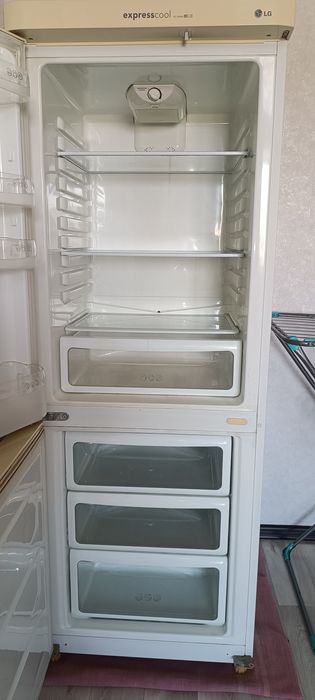 Продам холодильник